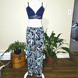 Medium petite flowy floral print pants